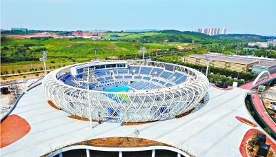 图文:武汉光谷国际网球中心进入设备调试阶段